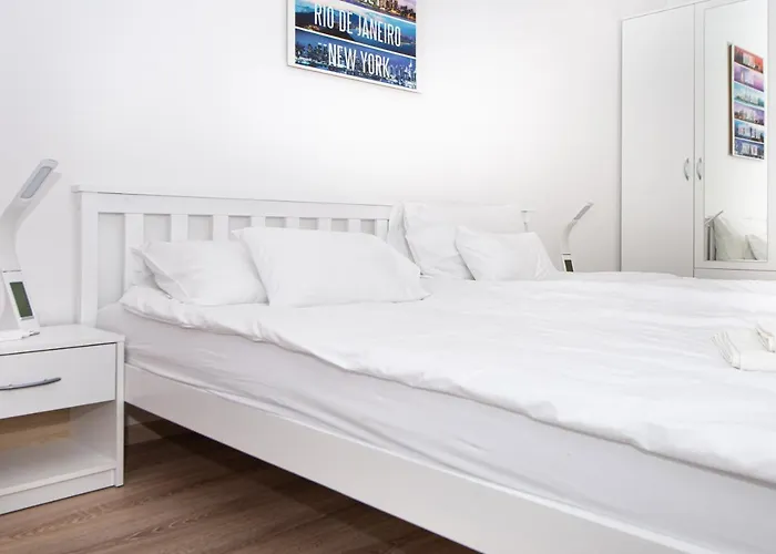 Waterfront By Firsthost Apartament *