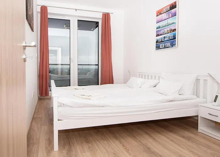 Waterfront By Firsthost Апартаменты