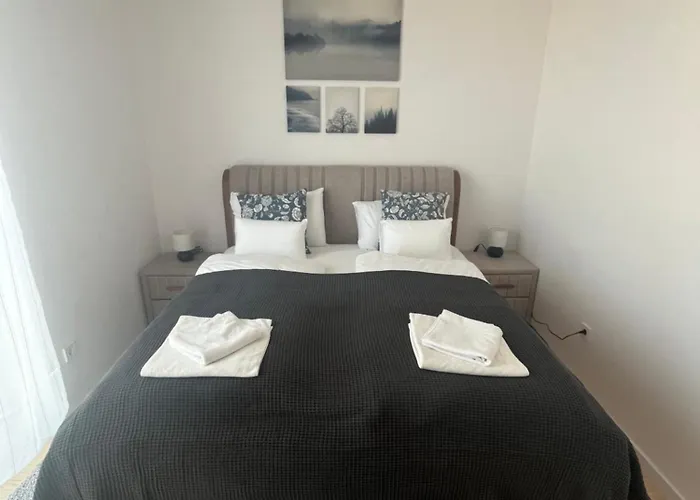 Waterfront By Firsthost Апартаменты