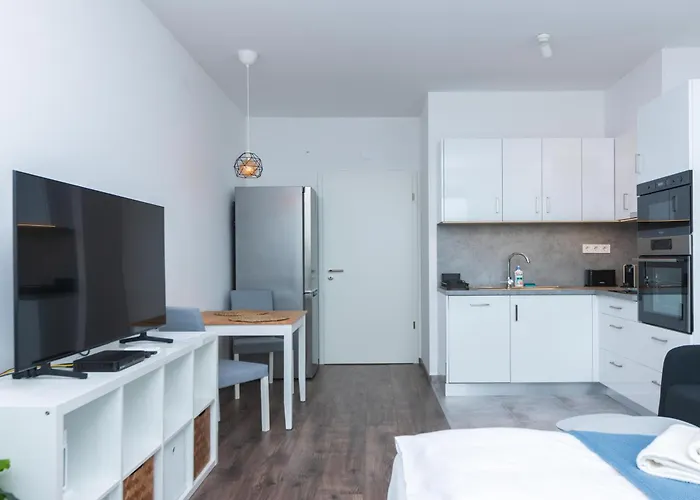 Waterfront By Firsthost Апартаменты *