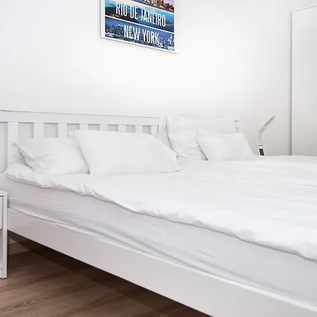 Waterfront By Urbanrent Apartament *